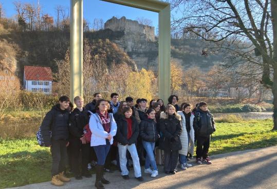 Fotostop am „Löffelstelzblick“ beim Spaziergang durch die Enzgärten 