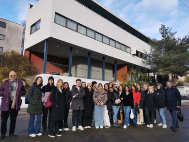 Schülergruppe - Besichtigung Weissenhofsiedlung in Stuttgart