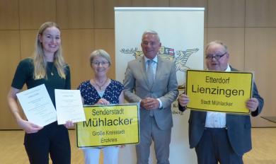 Von links nach rechts: Judith Jäkel, Mitarbeiterin der Gemeinderatsgeschäftsstelle der Stadt Mühlacker, Stefanie Seemann, Landtagsabgeordnete für den Enzkreis, Innenminister Thomas Strobl und Günter Bächle, stellvertretender Oberbürgermeister der Stadt Mühlacker. 